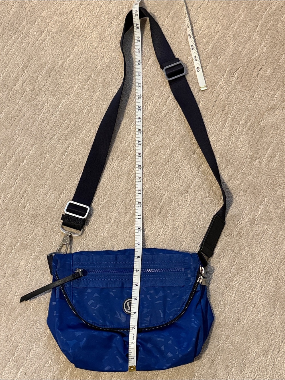 Lululemon festival bag, shadow warp sapphire blue with back strap, EUC! - Picture 7 of 13